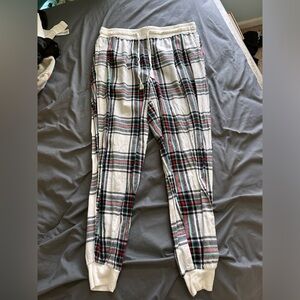 Stars above white plaid pajama pants size M